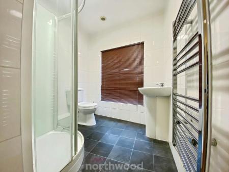 1 bedroom Flat to let in High Street, Crowle, DN17