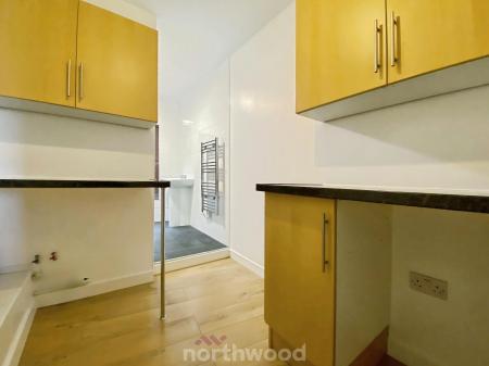1 bedroom Flat to let in High Street, Crowle, DN17