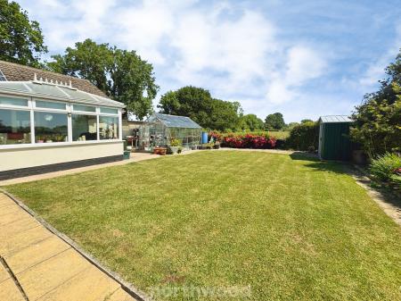 2 bedroom Detached bungalow for sale in Broad Lane, Doncaster, DN14