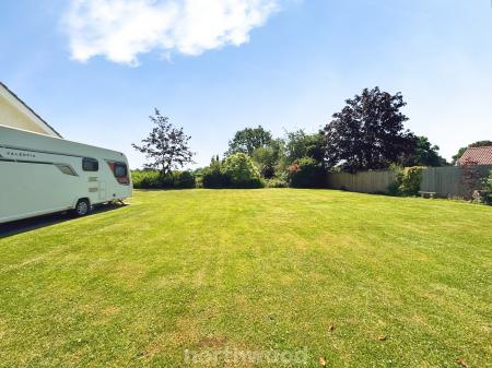 2 bedroom Detached bungalow for sale in Broad Lane, Doncaster, DN14
