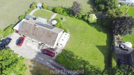 2 bedroom Detached bungalow for sale in Broad Lane, Doncaster, DN14