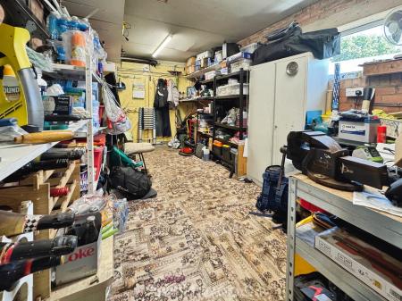 2 bedroom Detached bungalow for sale in Broad Lane, Doncaster, DN14