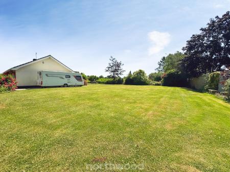 2 bedroom Detached bungalow for sale in Broad Lane, Doncaster, DN14