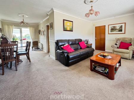 2 bedroom Detached bungalow for sale in Broad Lane, Doncaster, DN14
