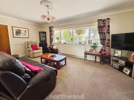 2 bedroom Detached bungalow for sale in Broad Lane, Doncaster, DN14