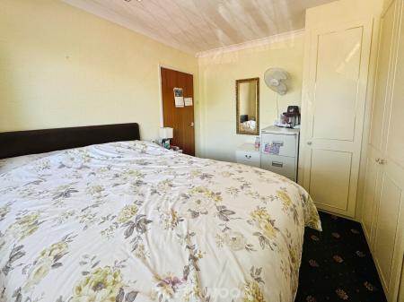 2 bedroom Detached bungalow for sale in Broad Lane, Doncaster, DN14