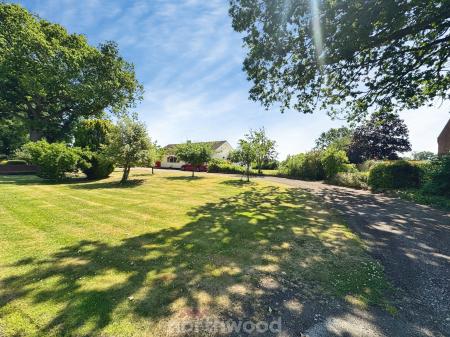 2 bedroom Detached bungalow for sale in Broad Lane, Doncaster, DN14