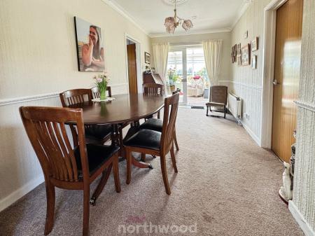 2 bedroom Detached bungalow for sale in Broad Lane, Doncaster, DN14