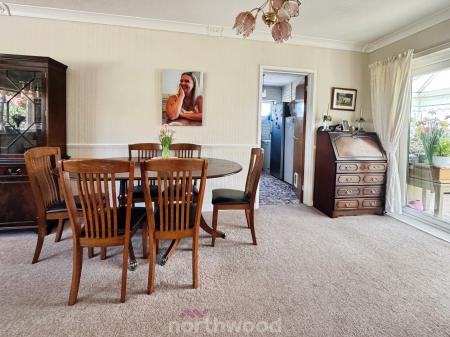 2 bedroom Detached bungalow for sale in Broad Lane, Doncaster, DN14