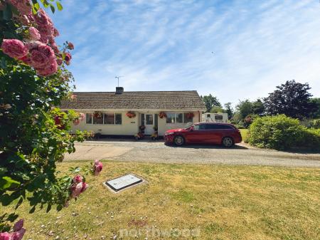2 bedroom Detached bungalow for sale in Broad Lane, Doncaster, DN14