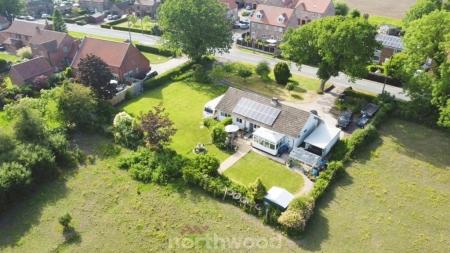 2 bedroom Detached bungalow for sale in Broad Lane, Doncaster, DN14