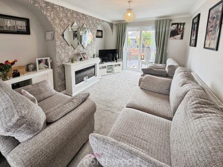 3 bedroom Semi-detached house for sale in Geneva Square, Moorends, Doncaster, DN8