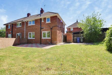 3 bedroom Semi-detached house to let in Haynes Grove, Thorne, DN8
