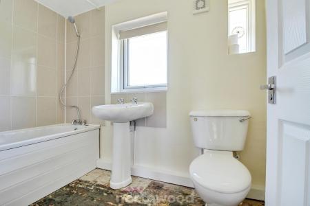 3 bedroom Semi-detached house to let in Haynes Grove, Thorne, DN8