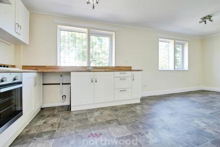 3 bedroom Semi-detached house to let in Haynes Grove, Thorne, DN8