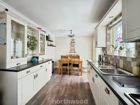 3 bedroom Semi-detached house for sale in Alexandra Road, Moorends, Doncaster, DN8