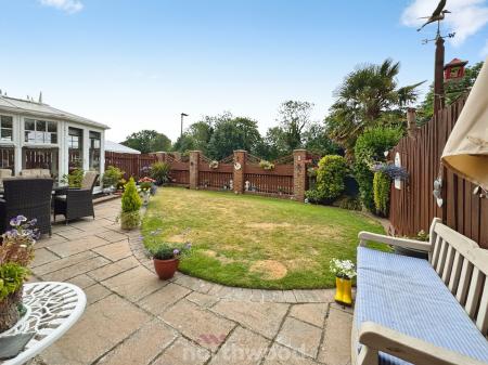 3 bedroom Detached house for sale in Union Road, Thorne, Doncaster, DN8