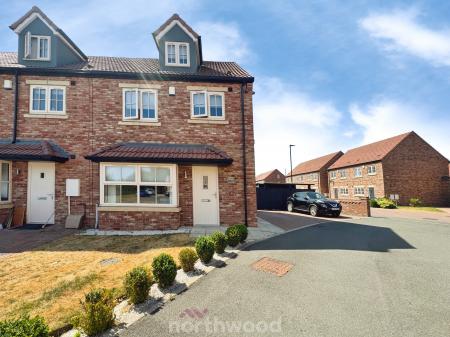 4 bedroom Terraced House for sale in Wharf Crescent, Thorne, Doncaster, DN8