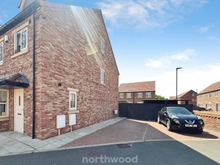 4 bedroom Terraced House for sale in Wharf Crescent, Thorne, Doncaster, DN8
