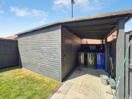 4 bedroom Terraced House for sale in Wharf Crescent, Thorne, Doncaster, DN8