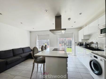 4 bedroom Terraced House for sale in Wharf Crescent, Thorne, Doncaster, DN8