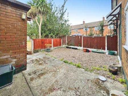 3 bedroom Terraced House for sale in Foxhill Road, Thorne, DN8