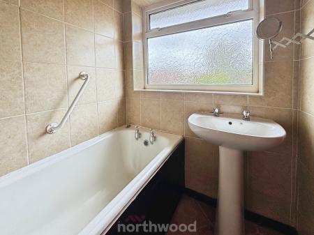 3 bedroom Terraced House for sale in Foxhill Road, Thorne, DN8