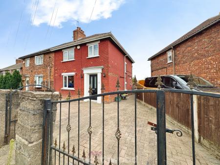 3 bedroom Semi-detached house for sale in Grange Grove, Moorends, Doncaster, DN8