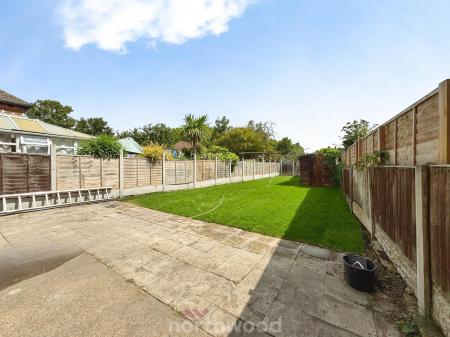 3 bedroom Semi-detached house for sale in Grange Grove, Moorends, Doncaster, DN8