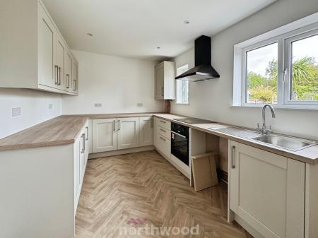 3 bedroom Semi-detached house for sale in Grange Grove, Moorends, Doncaster, DN8