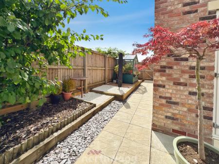 5 bedroom Link detached house for sale in Wharf Crescent, Thorne, Doncaster, DN8