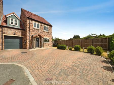 Wharf Crescent, Thorne, Doncaster, DN8