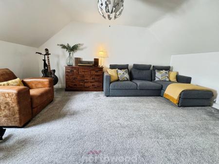 5 bedroom Link detached house for sale in Wharf Crescent, Thorne, Doncaster, DN8