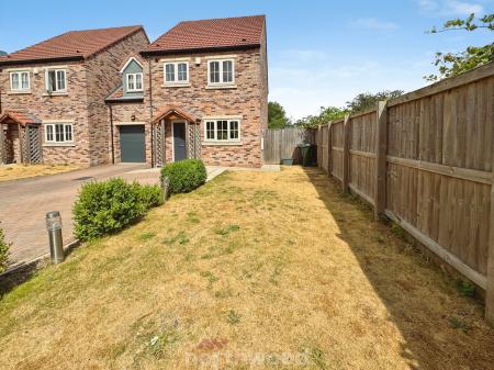 5 bedroom Link detached house for sale in Wharf Crescent, Thorne, Doncaster, DN8