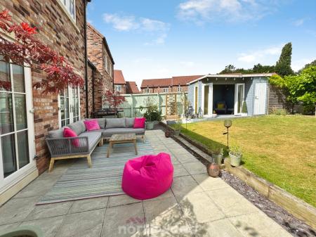 5 bedroom Link detached house for sale in Wharf Crescent, Thorne, Doncaster, DN8
