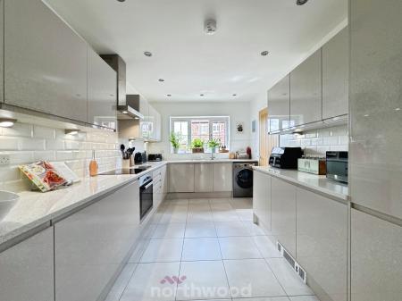 5 bedroom Link detached house for sale in Wharf Crescent, Thorne, Doncaster, DN8