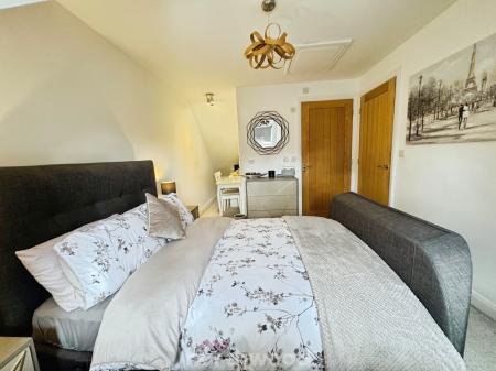 5 bedroom Link detached house for sale in Wharf Crescent, Thorne, Doncaster, DN8