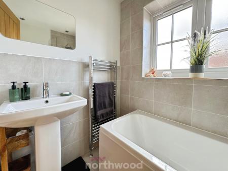 5 bedroom Link detached house for sale in Wharf Crescent, Thorne, Doncaster, DN8