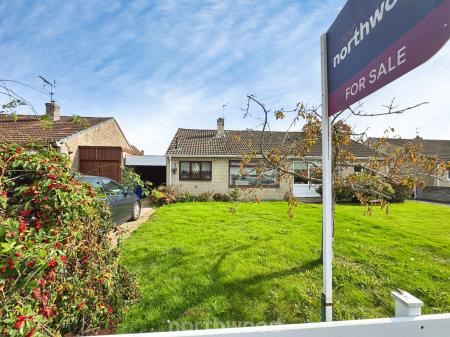 2 bedroom Semi-detached house for sale in Park Crescent, Thorne, Doncaster, DN8