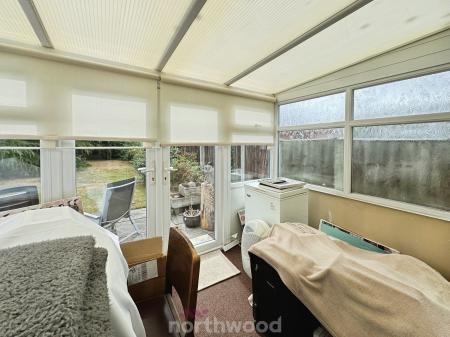 2 bedroom Semi-detached house for sale in Park Crescent, Thorne, Doncaster, DN8