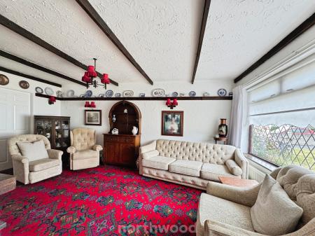 2 bedroom Semi-detached house for sale in Park Crescent, Thorne, Doncaster, DN8