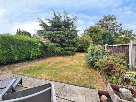 2 bedroom Semi-detached house for sale in Park Crescent, Thorne, Doncaster, DN8