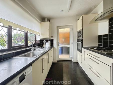 2 bedroom Semi-detached house for sale in Park Crescent, Thorne, Doncaster, DN8