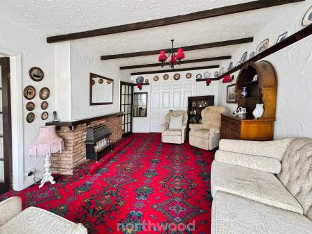 2 bedroom Semi-detached house for sale in Park Crescent, Thorne, Doncaster, DN8