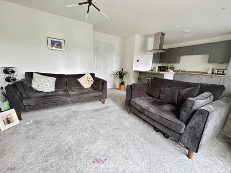 2 bedroom Flat for sale in Moorings Drive, Thorne, Doncaster, DN8