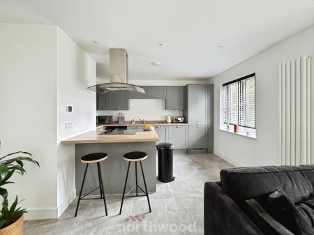 2 bedroom Flat for sale in Moorings Drive, Thorne, Doncaster, DN8