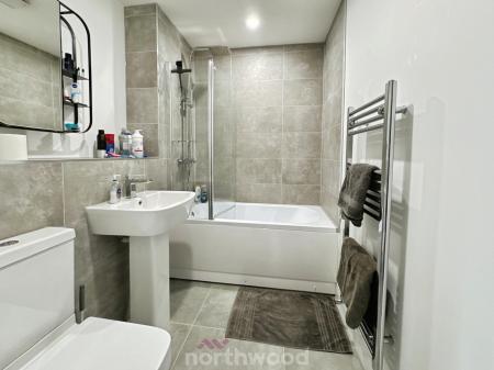 2 bedroom Flat for sale in Moorings Drive, Thorne, Doncaster, DN8