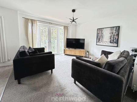 2 bedroom Flat for sale in Moorings Drive, Thorne, Doncaster, DN8