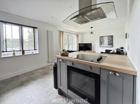 2 bedroom Flat for sale in Moorings Drive, Thorne, Doncaster, DN8