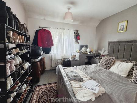 3 bedroom End of terrace house for sale in South Road, Moorends, Doncaster, DN8
